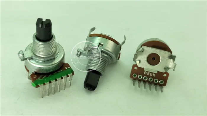 Оригинальный новый вертикальный двойной потенциометр типа 100% 161 B50K 6-контактная ручка с резьбой длиной 15 мм f (переключатель)
Оригинальный новый вертикальный двойной потенциометр типа 100% 161 B50K 6-контактная ручка с резьбой длиной 15 мм f (переключатель)