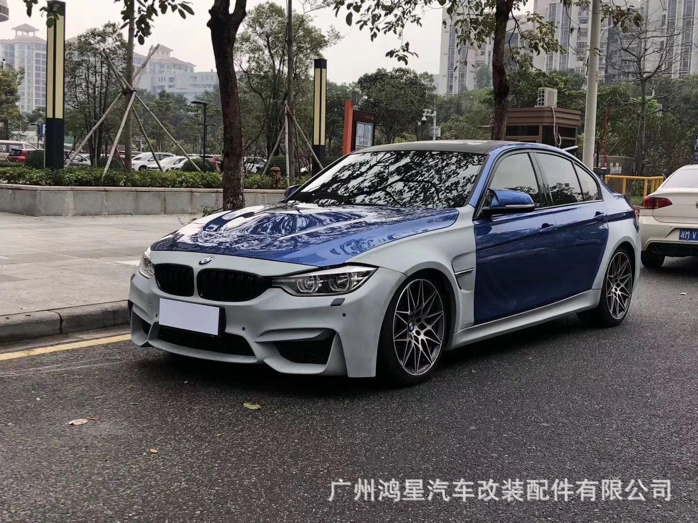 Применимо к 3 большим конвертам Bmw серии M3 с повторной гравировкой F30.f35, заправка широкого корпуса, передняя и задняя планки 
Применимо к 3 большим конвертам Bmw серии M3 с повторной гравировкой F30.f35, заправка широкого корпуса, передняя и задняя планки