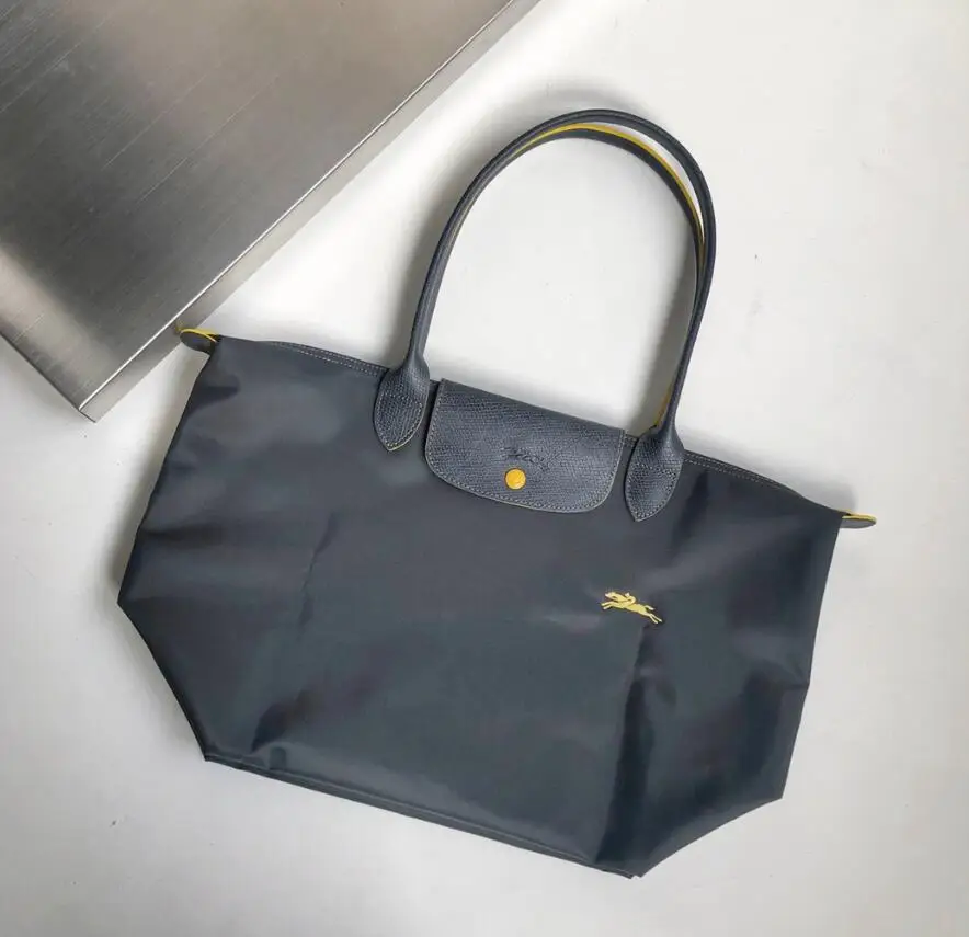 Brand embroidery LOGO New Longchamp Le Pliage Nylon Tote Handbag Grey bag
Brand embroidery LOGO New Longchamp Le Pliage Nylon Tote Handbag Grey bag