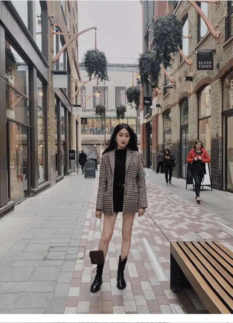 autumn new British style and up thin lace women's boots spring round head square heel medium heel short boots 
autumn new British style and up thin lace women's boots spring round head square heel medium heel short boots