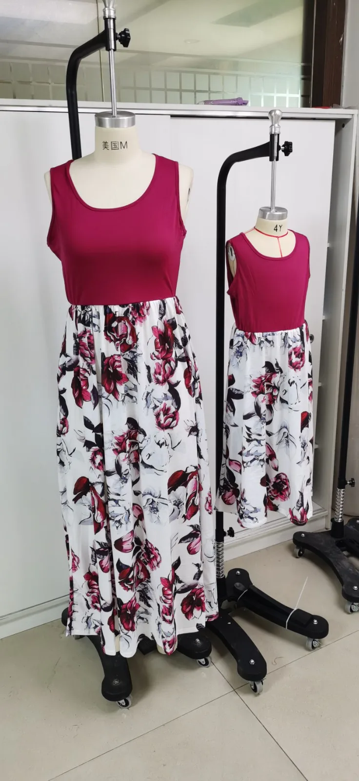 Family Matching Outfits Dress Mommy And Me Sleeveless Flower Print Maxi Dresses Family Summer Matching Set Children Baby Clothes
Family Matching Outfits Dress Mommy And Me Sleeveless Flower Print Maxi Dresses Family Summer Matching Set Children Baby Clothes