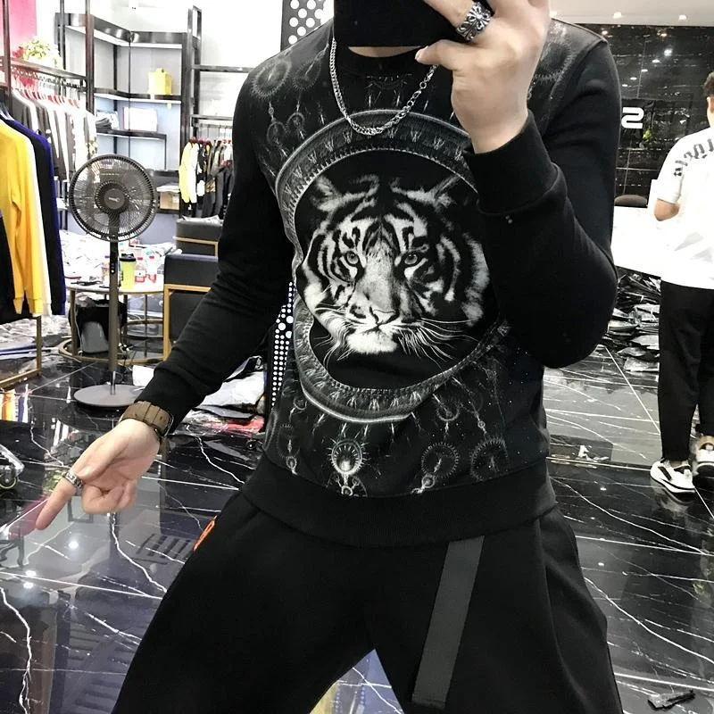 2021 Men's Winter High Quality Tiger Head Hot Drilling Sweatshirt Fashion Casual Round Neck Hoodie
2021 Men's Winter High Quality Tiger Head Hot Drilling Sweatshirt Fashion Casual Round Neck Hoodie