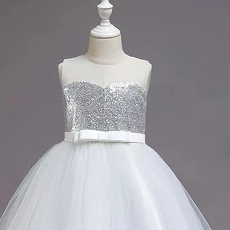 Flower Girls Dresses Illusion Sleeveless Sequined Button Bow Tulle Lace O-Neck Floor-Length White Kids Party Princess Gown F529
Flower Girls Dresses Illusion Sleeveless Sequined Button Bow Tulle Lace O-Neck Floor-Length White Kids Party Princess Gown F529
