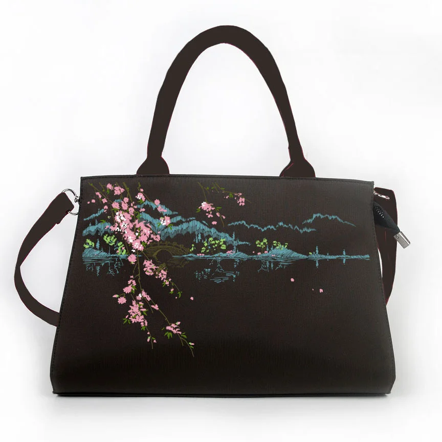 Bieyang Embroidered Handbag 2020 fashion Chinese Style Embroidered women's bag leather niche waterproof Oxford cloth
Bieyang Embroidered Handbag 2020 fashion Chinese Style Embroidered women's bag leather niche waterproof Oxford cloth