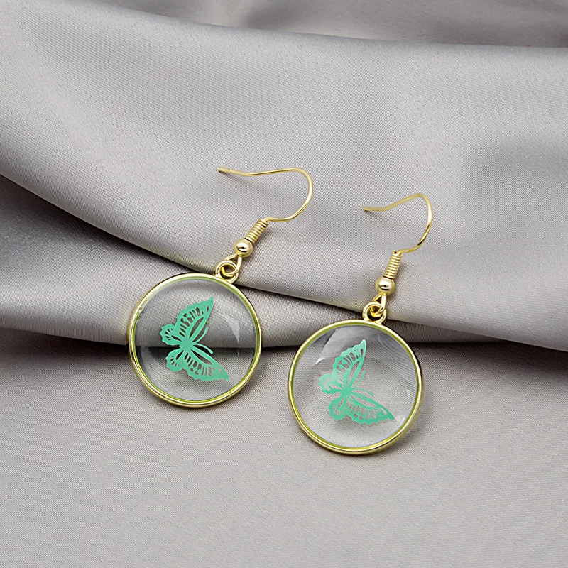 New sweet transparent resin butterfly round earrings, Japanese and Korean creative personality small fresh earrings
New sweet transparent resin butterfly round earrings, Japanese and Korean creative personality small fresh earrings