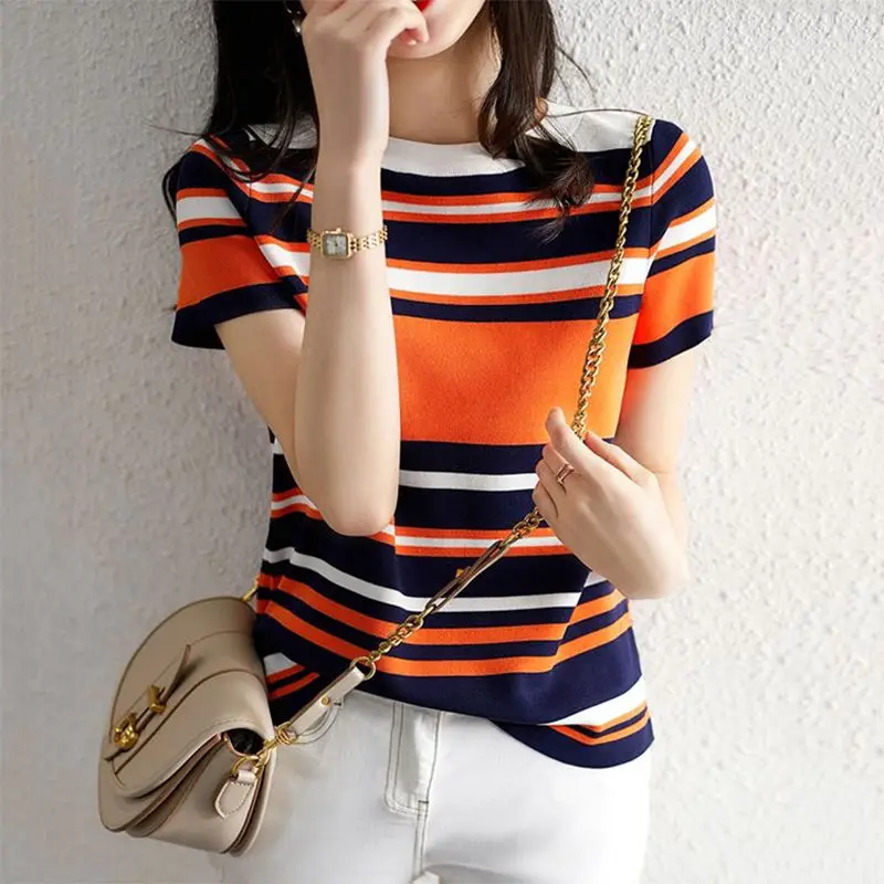 Ice silk short sleeve women's knitting stripe contrast T-shirt slim thin 2021 summer new base coat
Ice silk short sleeve women's knitting stripe contrast T-shirt slim thin 2021 summer new base coat