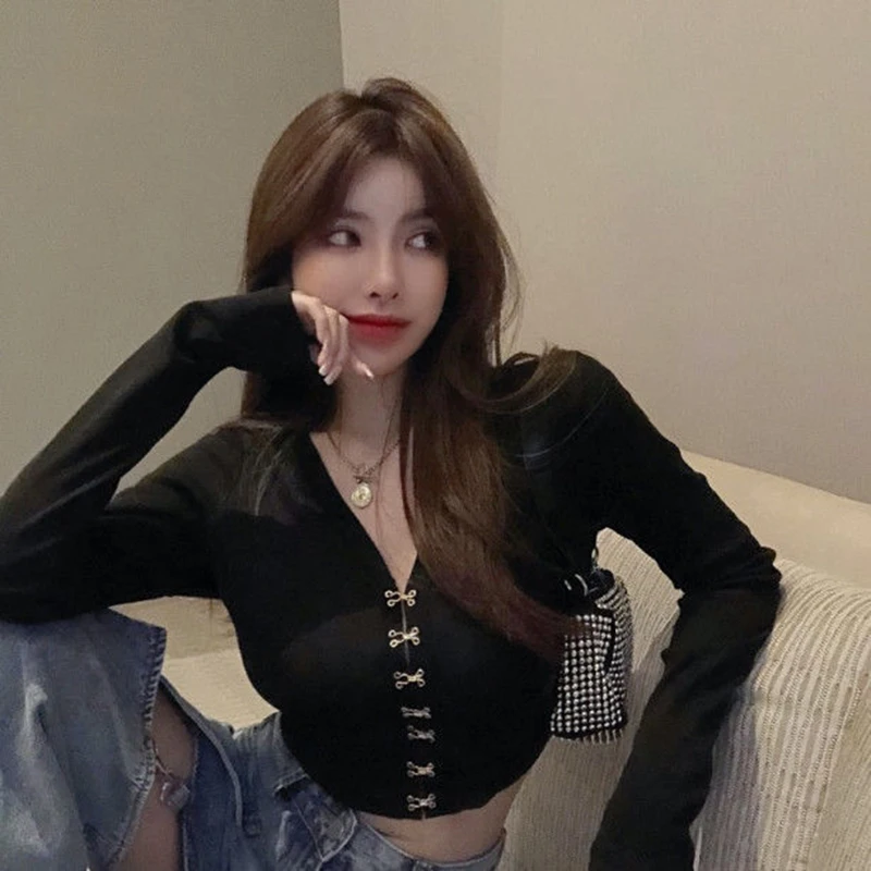 Autumn new Hong Kong taste sexy V-neck knitted bottoming shirt short top long sleeve women blouse
Autumn new Hong Kong taste sexy V-neck knitted bottoming shirt short top long sleeve women blouse