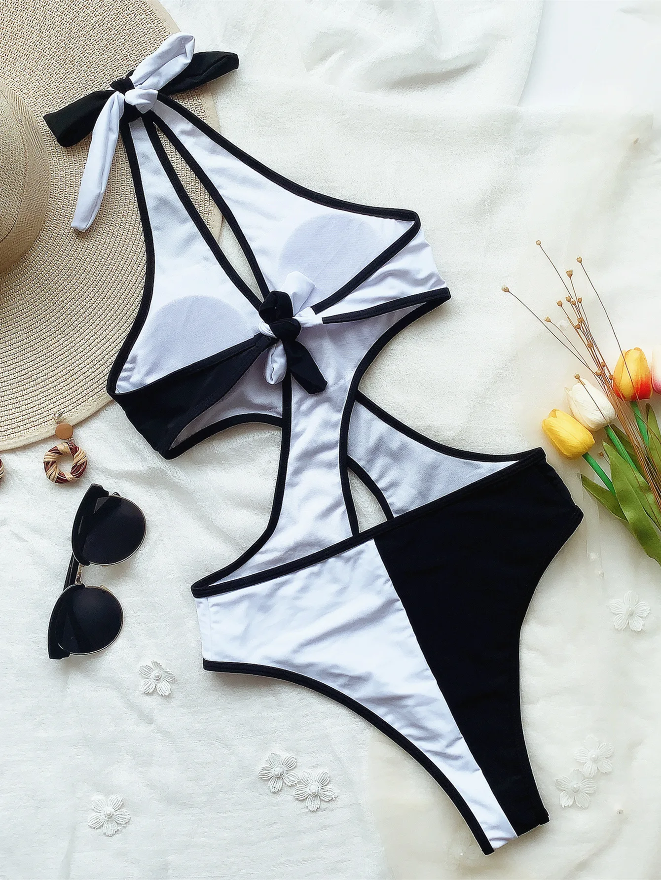 One Piece Swimsuit 2021 Summer Black White Patchwork One-Piece Bikini Sexy Women'S Swimwear High Waist Swimming Bathing Suits
One Piece Swimsuit 2021 Summer Black White Patchwork One-Piece Bikini Sexy Women'S Swimwear High Waist Swimming Bathing Suits