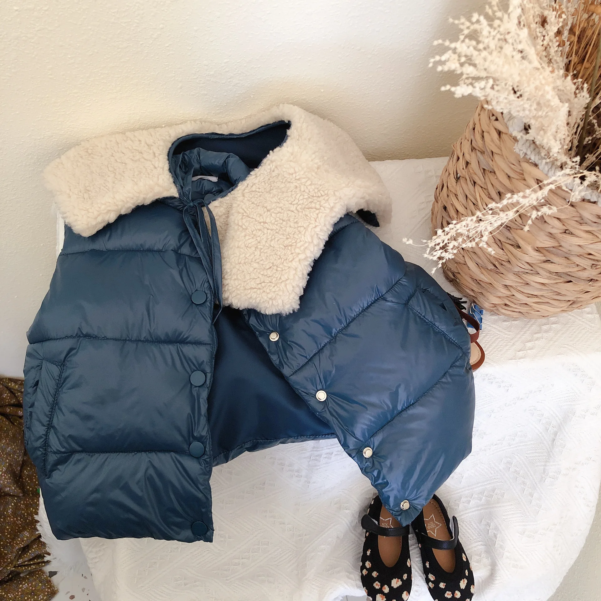 2021 Autumn and Winter New Korean Children's Warmwaistcoat Korean Child Plus Cotton Vest Baby Boys and Girls Velvet Vest Coats
2021 Autumn and Winter New Korean Children's Warmwaistcoat Korean Child Plus Cotton Vest Baby Boys and Girls Velvet Vest Coats