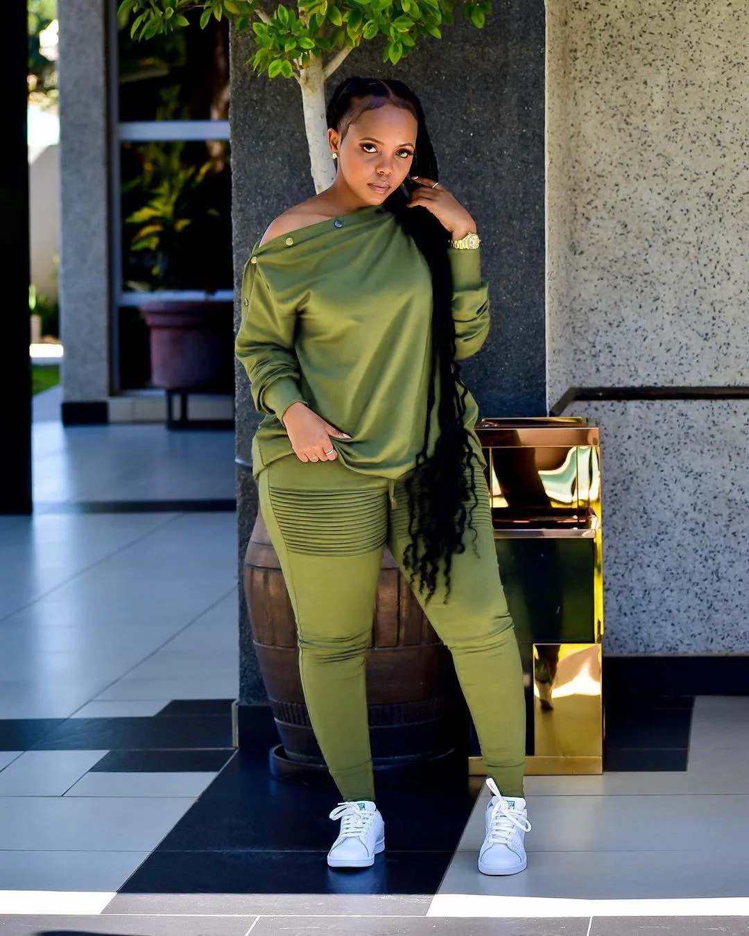 Women's Clothing New Fashion Long-Sleeved Trousers Irregular Neckline Button Decoration Solid Color Loose Casual Sports Suit
Women's Clothing New Fashion Long-Sleeved Trousers Irregular Neckline Button Decoration Solid Color Loose Casual Sports Suit