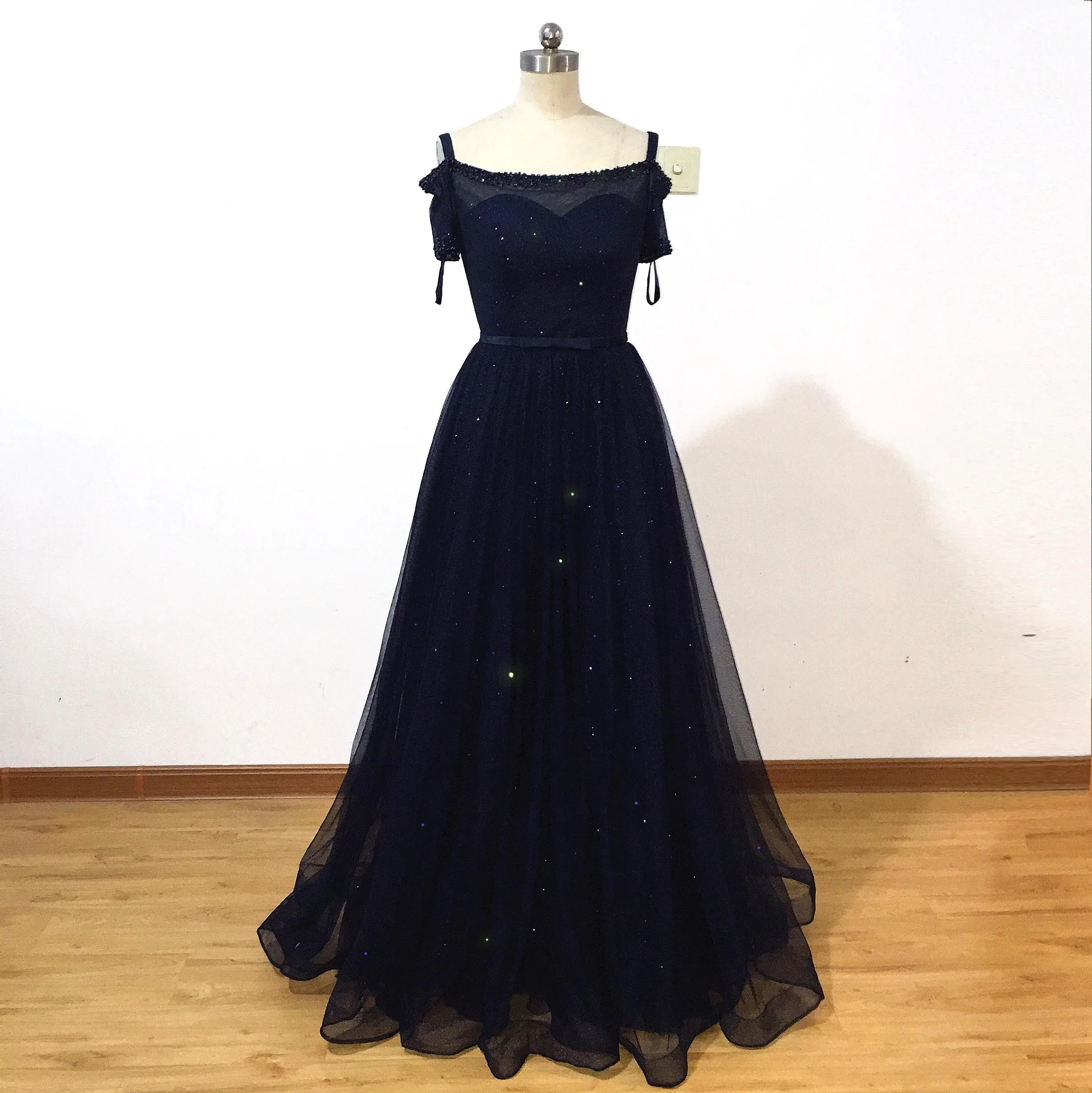 Illusion Sparkly Navy Lace Evening Dresses Boat Neck 2020 Appliques Short Sleeves Formal Prom Party Gowns Vestido De Fiesta
Illusion Sparkly Navy Lace Evening Dresses Boat Neck 2020 Appliques Short Sleeves Formal Prom Party Gowns Vestido De Fiesta