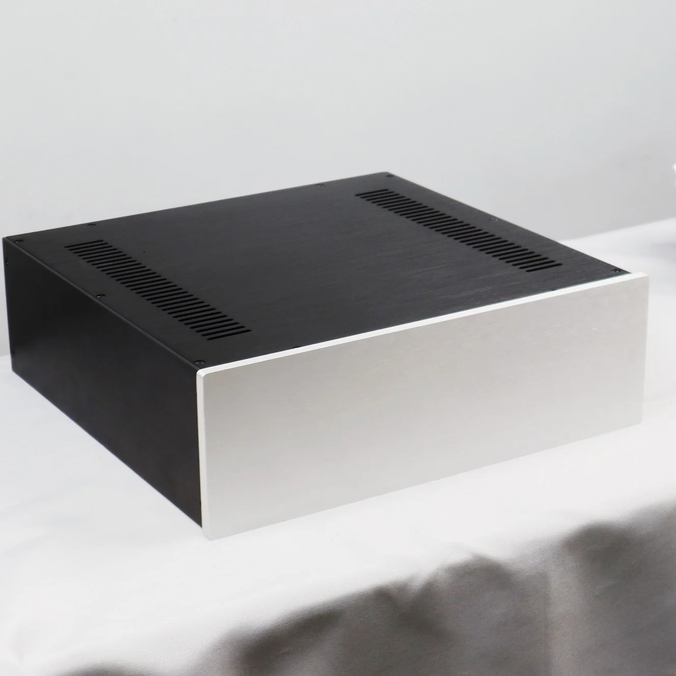 HTPC Aluminum Chassis 4314 CD Chassis / Front Chassis / Combined Case W430*H140*D410mm
HTPC Aluminum Chassis 4314 CD Chassis / Front Chassis / Combined Case W430*H140*D410mm