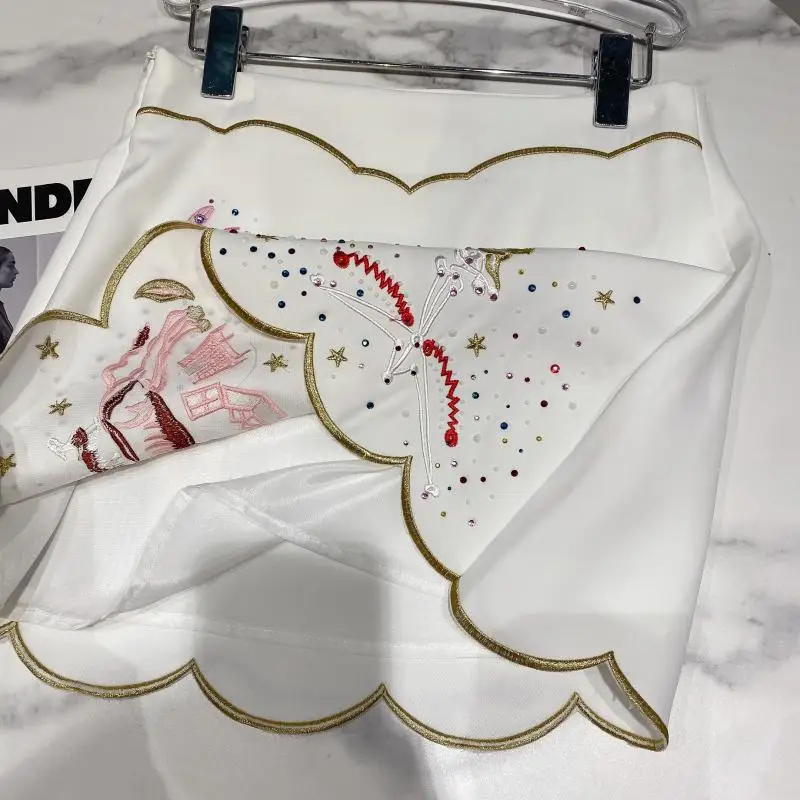 Mujer Faldas 2021 Summer Mini Skirt New Retro Flower Embroidery Wavy Edge Elegant All-matching A- Line Short Skirt for Women
Mujer Faldas 2021 Summer Mini Skirt New Retro Flower Embroidery Wavy Edge Elegant All-matching A- Line Short Skirt for Women