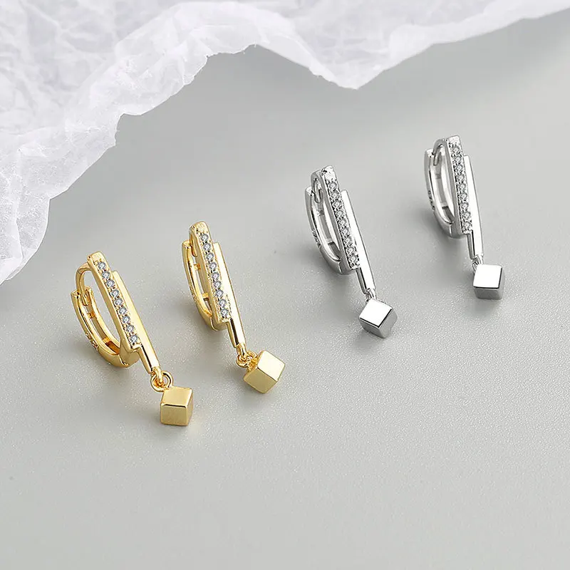 Небольшие квадратные серьги с изящным цирконом, милые маленькие серьги-кольца для женщин, крупные металлические серьги, корейская бижутери...
Небольшие квадратные серьги с изящным цирконом, милые маленькие серьги-кольца для женщин, крупные металлические серьги, корейская бижутери...