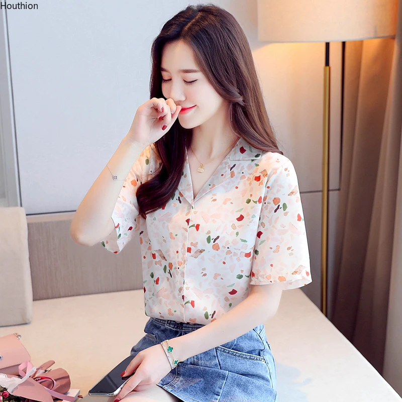 Houthion Chiffon Shirts Women's Blouses Short Sleeve Top New Casual Blouse Fashion Flower Buttons V-neck Shirt Summer
Houthion Chiffon Shirts Women's Blouses Short Sleeve Top New Casual Blouse Fashion Flower Buttons V-neck Shirt Summer