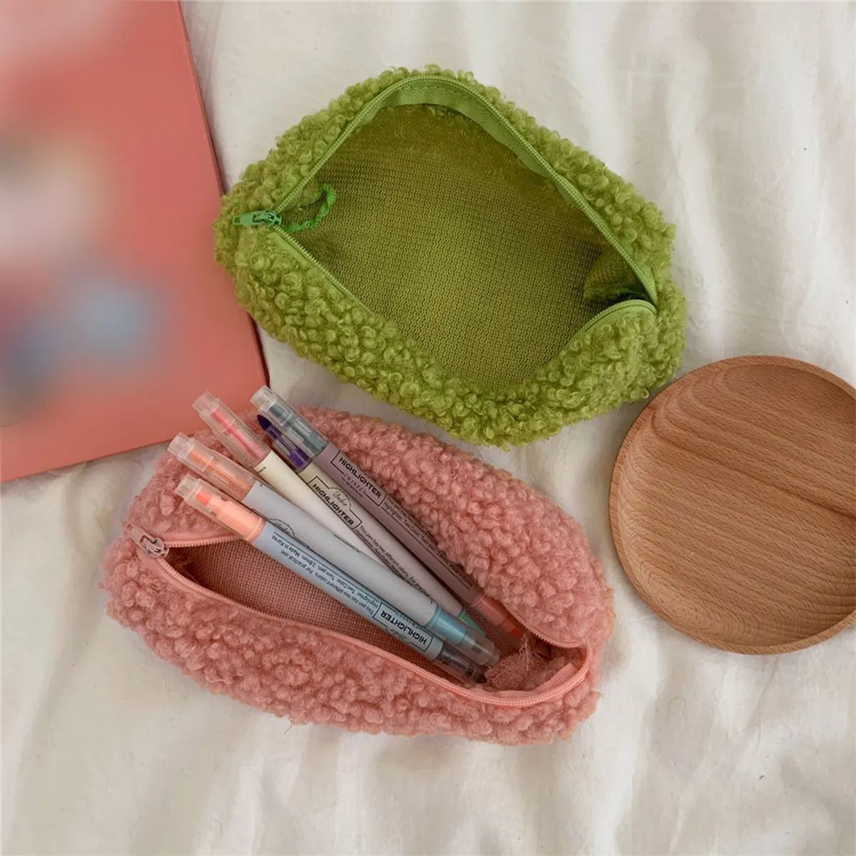 Чехол для карандашей плюшевый, чехол на молнии для хранения косметики и канцелярских принадлежностей, органайзер для школы и офиса, для дев... 
Чехол для карандашей плюшевый, чехол на молнии для хранения косметики и канцелярских принадлежностей, органайзер для школы и офиса, для дев...