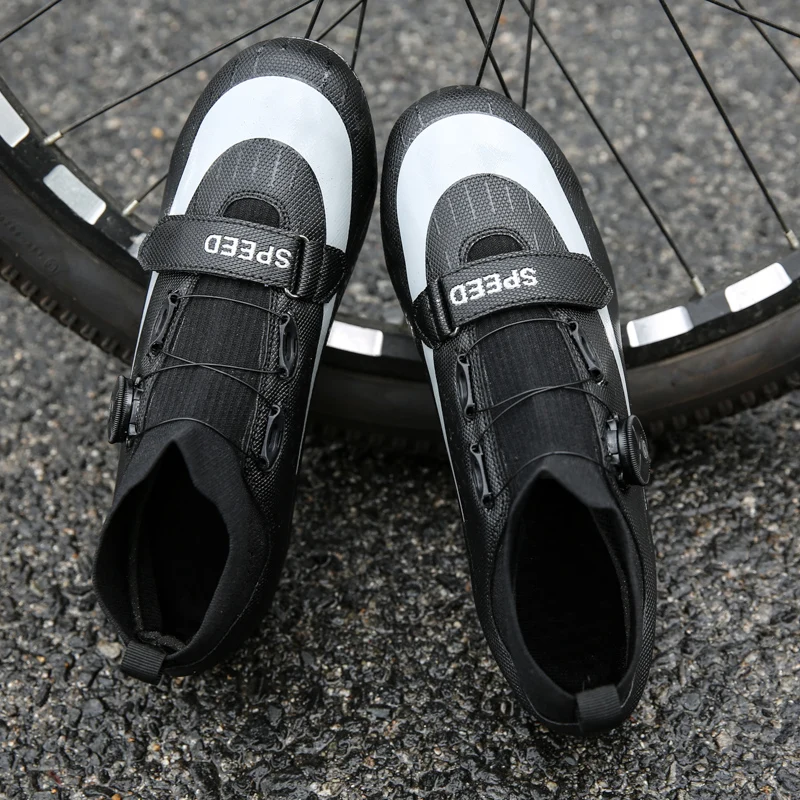 High-top mountain bike cycling shoes men's sports shoes ladies outdoor hiking shoes self-locking non-slip
High-top mountain bike cycling shoes men's sports shoes ladies outdoor hiking shoes self-locking non-slip