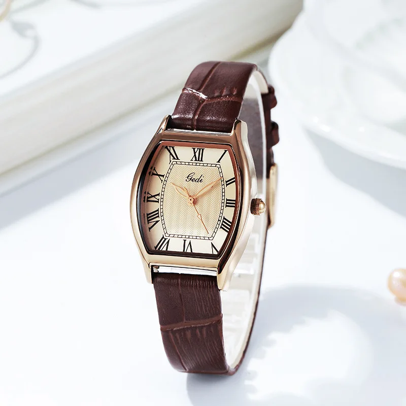 Vintage Fashion Women Watches Classic Brown Leather Wristwatch Lady Valentine's Day Birthday Exquisite Gift Roman Numerals Dial
Vintage Fashion Women Watches Classic Brown Leather Wristwatch Lady Valentine's Day Birthday Exquisite Gift Roman Numerals Dial