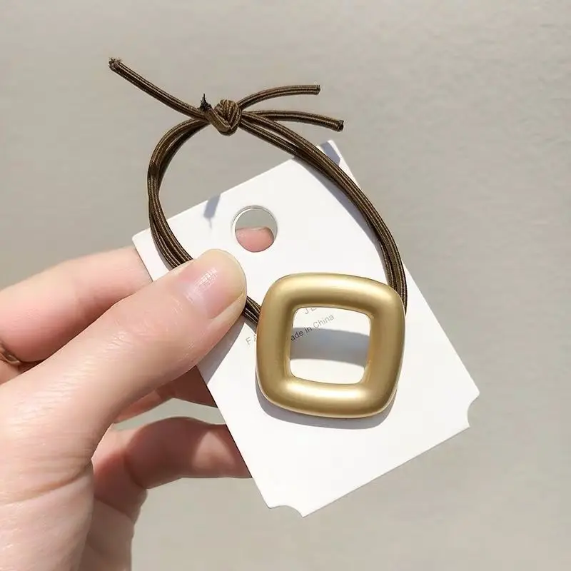 2021 New Arrival Hot Selling Fashion Alloy Square Hair Band Sweet Lovely High Quality Hair Rope Women Girls Student Hair Rings
2021 New Arrival Hot Selling Fashion Alloy Square Hair Band Sweet Lovely High Quality Hair Rope Women Girls Student Hair Rings