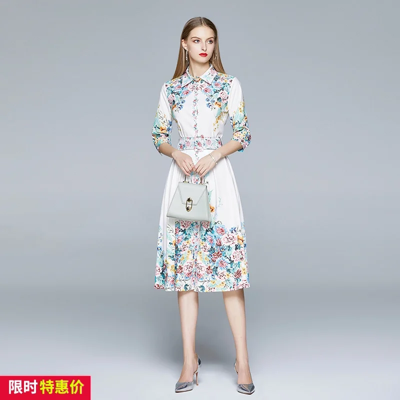 The new retro shredded French dress lapel seven-sleeve midi skirt catwalk style light-cut style
The new retro shredded French dress lapel seven-sleeve midi skirt catwalk style light-cut style