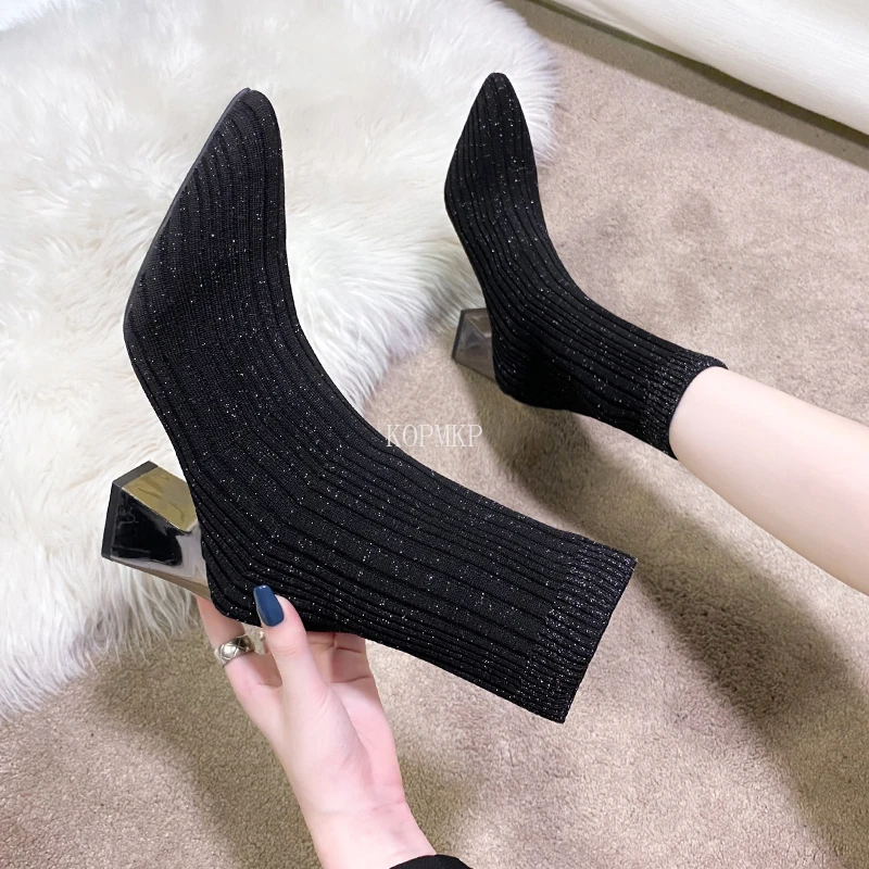 Женские ботильоны с острым носком, на квадратном каблуке, Размеры 35-43
Женские ботильоны с острым носком, на квадратном каблуке, Размеры 35-43