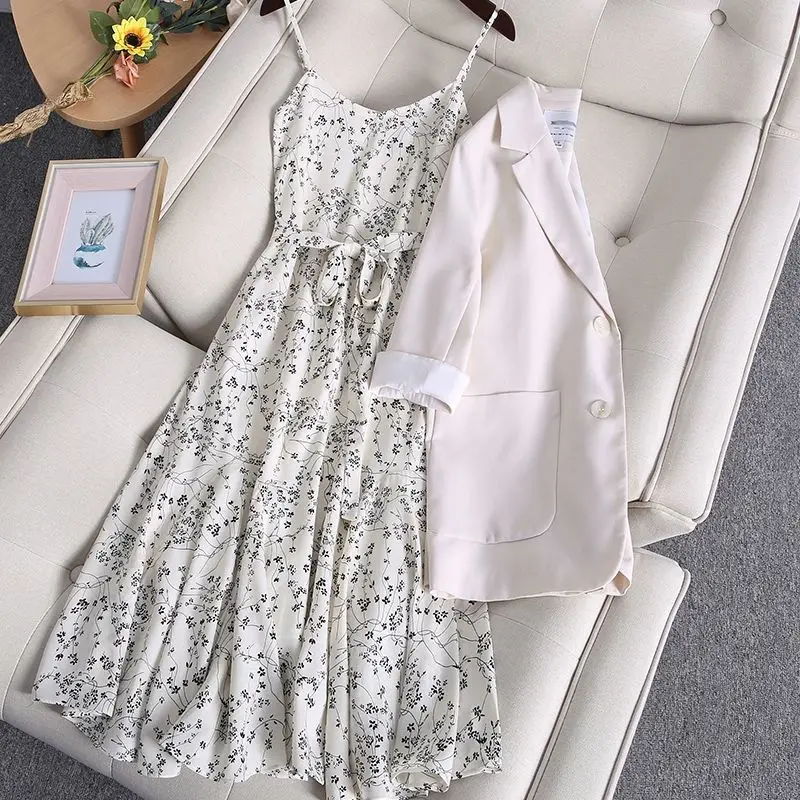 Single / Suit 2021 Spring And Summer New Korean Gentle Wind Suspender Floral Skirt + Blazer Two Piece Set Women's Fashion Dress
Single / Suit 2021 Spring And Summer New Korean Gentle Wind Suspender Floral Skirt + Blazer Two Piece Set Women's Fashion Dress