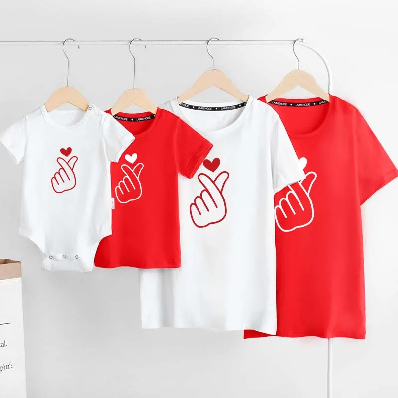 Family Matching Clothes Mother Father Daughter Son Kids T-shirt Baby Rompers Cartoons Love T-shirt Short Sleeve Couples Top
Family Matching Clothes Mother Father Daughter Son Kids T-shirt Baby Rompers Cartoons Love T-shirt Short Sleeve Couples Top