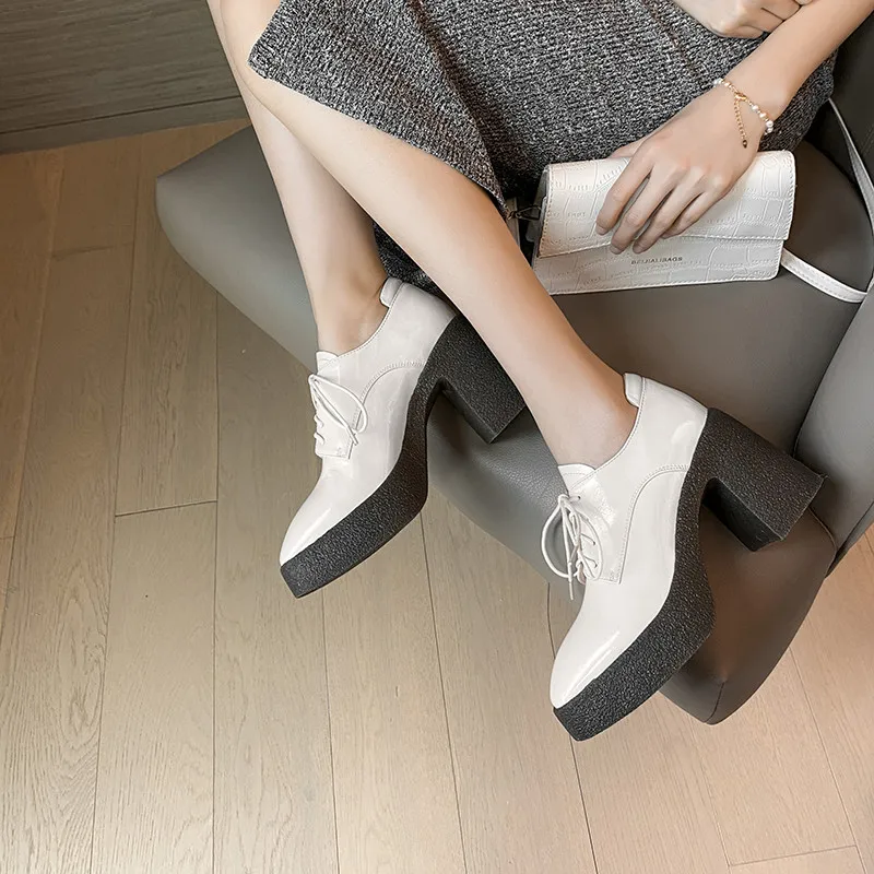 FEDONAS Genuine Leather Thick Heels Pumps For Women 2021 Autumn Cross Tied Genuine Leather Vintage Office Lady Shoes Woman
FEDONAS Genuine Leather Thick Heels Pumps For Women 2021 Autumn Cross Tied Genuine Leather Vintage Office Lady Shoes Woman