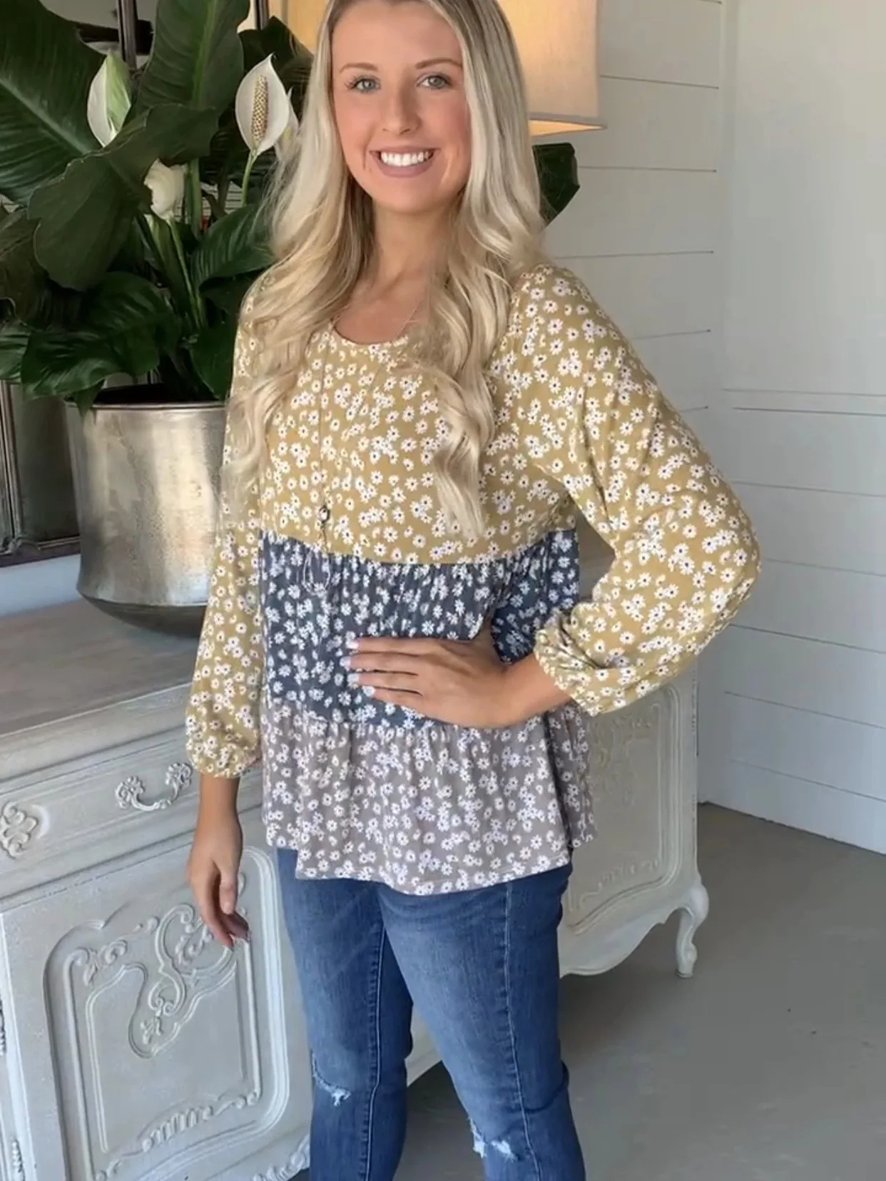 Stitching Printed Hoodies Women Long Sleeve O Neck Loose Small Daisy Printed Loose Sweatshirt Girls Autumn Pullovers T-shirt
Stitching Printed Hoodies Women Long Sleeve O Neck Loose Small Daisy Printed Loose Sweatshirt Girls Autumn Pullovers T-shirt