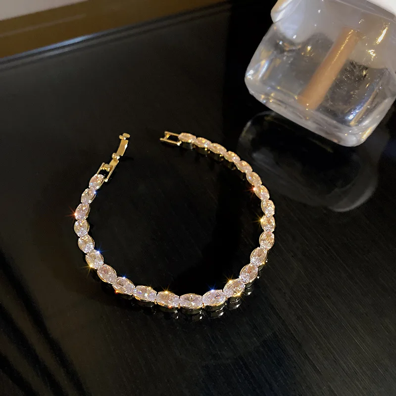 European And American Fashion Simple Personality Geometric Net Red Temperament Design Sense Hand Decoration Zircon Bracelet
European And American Fashion Simple Personality Geometric Net Red Temperament Design Sense Hand Decoration Zircon Bracelet
