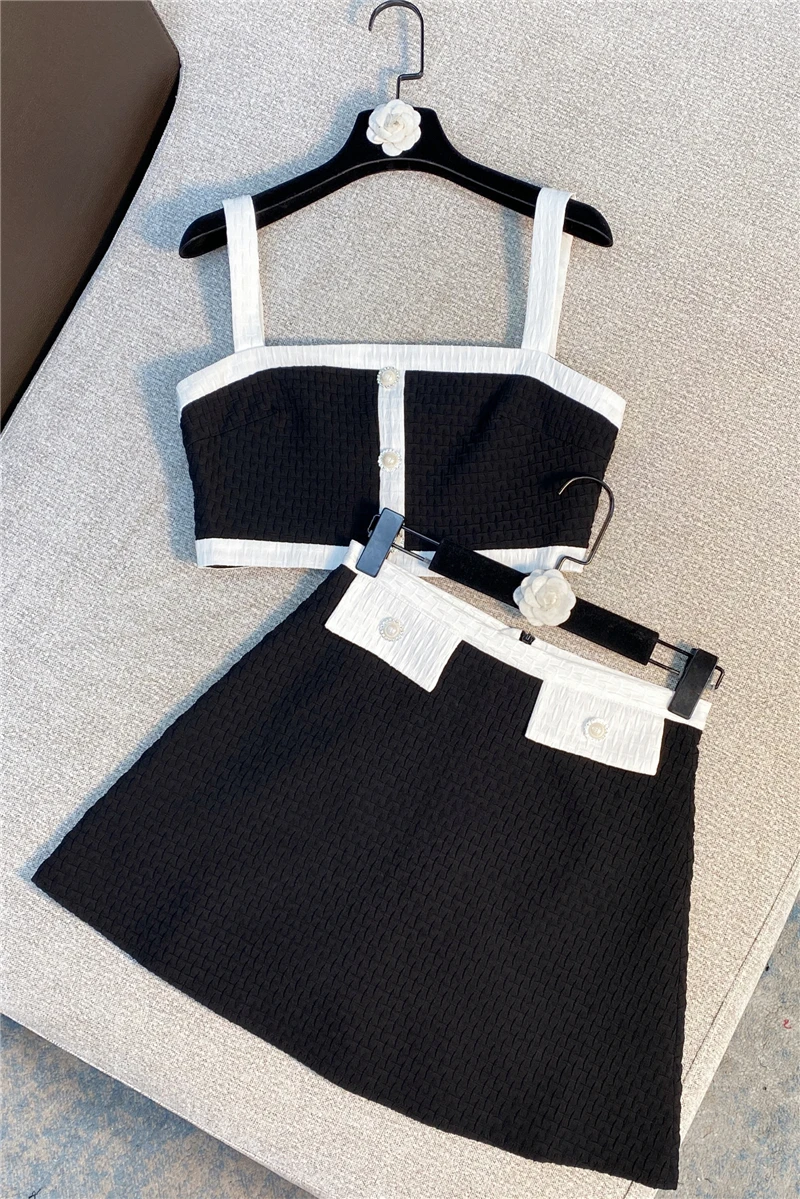 2-Piece Set 2021 Summer French Elegant Simple Design Contrast Color Camisole High Waist Pearl Buckle Mini Dress Fashion Outfit
2-Piece Set 2021 Summer French Elegant Simple Design Contrast Color Camisole High Waist Pearl Buckle Mini Dress Fashion Outfit