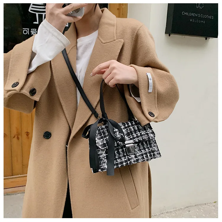 Houndstooth Bag Female 2021 Summer New Style Ribbon Shoulder Messenger Female Bag Wool Ribbon Clutch Fashion Pattern Handbag
Houndstooth Bag Female 2021 Summer New Style Ribbon Shoulder Messenger Female Bag Wool Ribbon Clutch Fashion Pattern Handbag