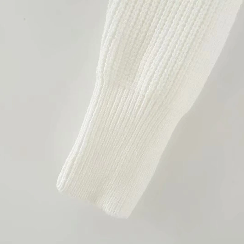 KBAT 2021 Fashion Women's Sweater Women Off Shoulder White Knitted Sweater Jumper V Neck Female Pullovers Chic Tops 
KBAT 2021 Fashion Women's Sweater Women Off Shoulder White Knitted Sweater Jumper V Neck Female Pullovers Chic Tops