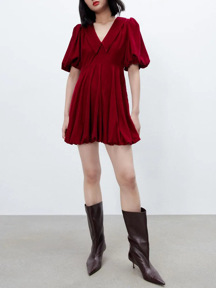 2022 New Year series winter new women's clothing temperament fashion retro red lapel texture waist velvet puff sleeve dress
2022 New Year series winter new women's clothing temperament fashion retro red lapel texture waist velvet puff sleeve dress