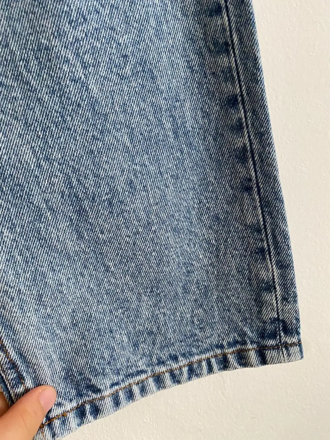 Classic vintage ladies jeans high waist casual wild lady Straight-leg denim pants
Classic vintage ladies jeans high waist casual wild lady Straight-leg denim pants