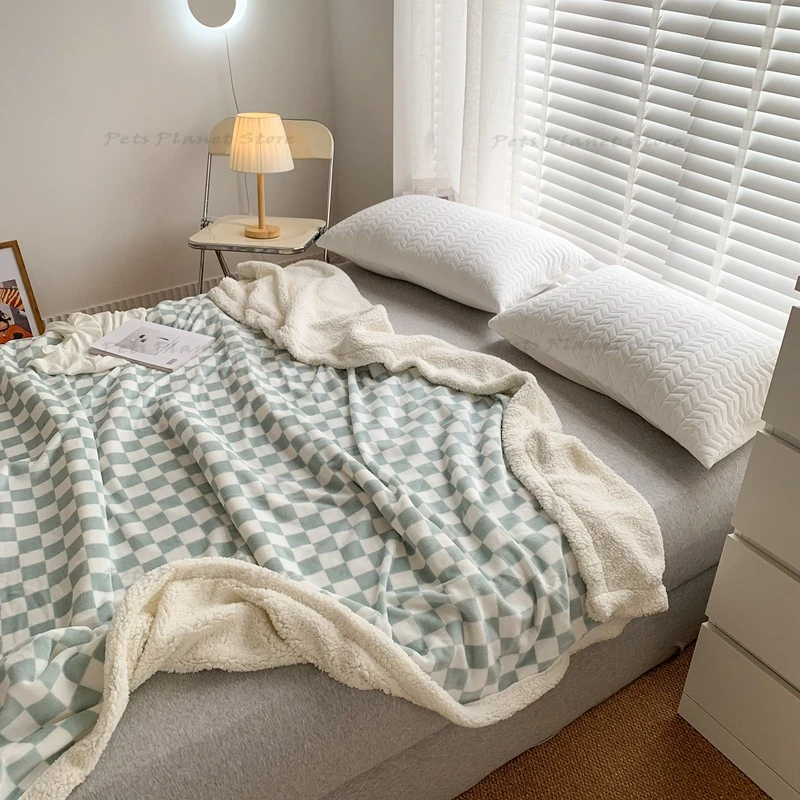 Checkerboard green lattice milk cashmere lamb cashmere double blanket leisure blanket napping blanket office bedroom blanket
Checkerboard green lattice milk cashmere lamb cashmere double blanket leisure blanket napping blanket office bedroom blanket