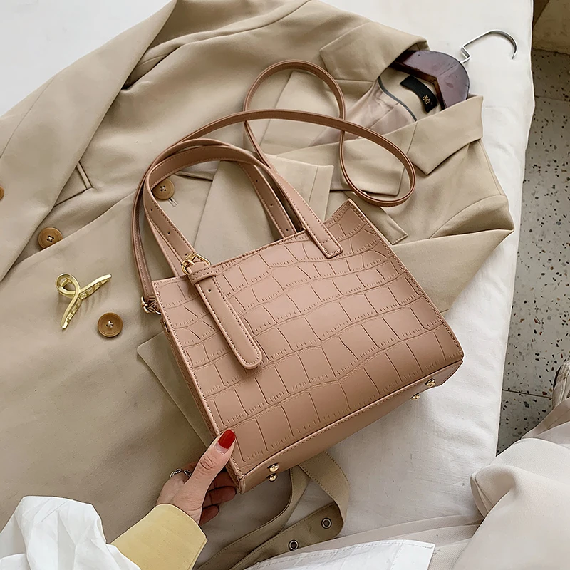 Winter Large Shoulder Bag Women Travel Bags Leather Pu Quailty Bag Female Luxury Handbags Women Bags Designer Sac A Main Femme
Winter Large Shoulder Bag Women Travel Bags Leather Pu Quailty Bag Female Luxury Handbags Women Bags Designer Sac A Main Femme