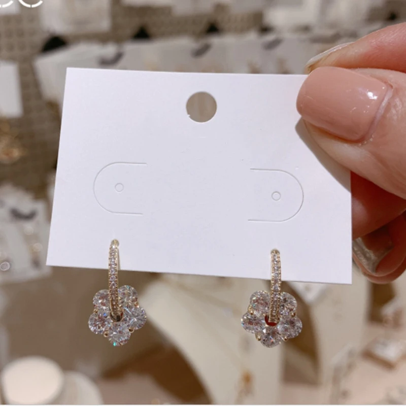 PERMIH Geometry Metal Gold Earrings Shiny Zircon Women's Earrings Simple Flower Drop Gold Earrings For Women 2021 Trend Jewelry
PERMIH Geometry Metal Gold Earrings Shiny Zircon Women's Earrings Simple Flower Drop Gold Earrings For Women 2021 Trend Jewelry