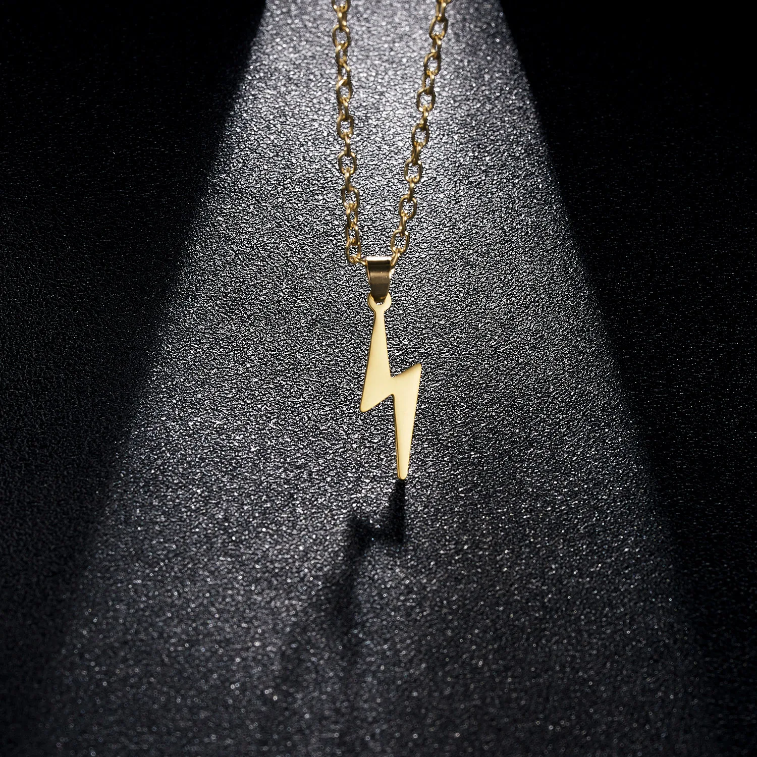 New Fashion Lightning Shape Gold Silver Color Pendant Necklace for Women Girl Jewelry Stainless Steel Statement Choker Necklace
New Fashion Lightning Shape Gold Silver Color Pendant Necklace for Women Girl Jewelry Stainless Steel Statement Choker Necklace