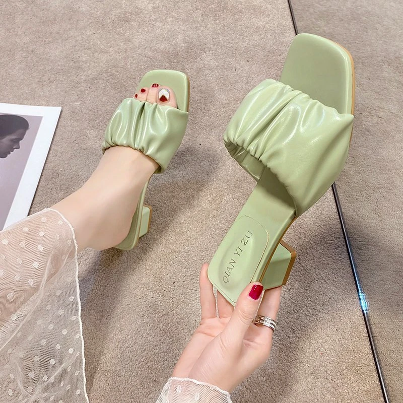 Женские Плиссированные шлепанцы, элегантные сандалии цвета хаки на квадратном каблуке, белые, лето 2022 
Женские Плиссированные шлепанцы, элегантные сандалии цвета хаки на квадратном каблуке, белые, лето 2022