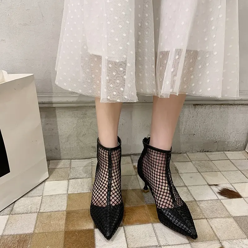 Summer 2020 new fashion wild high-heeled sandals temperament fine heel zipper women's shoes pointed short tube sandals tide X084
Summer 2020 new fashion wild high-heeled sandals temperament fine heel zipper women's shoes pointed short tube sandals tide X084