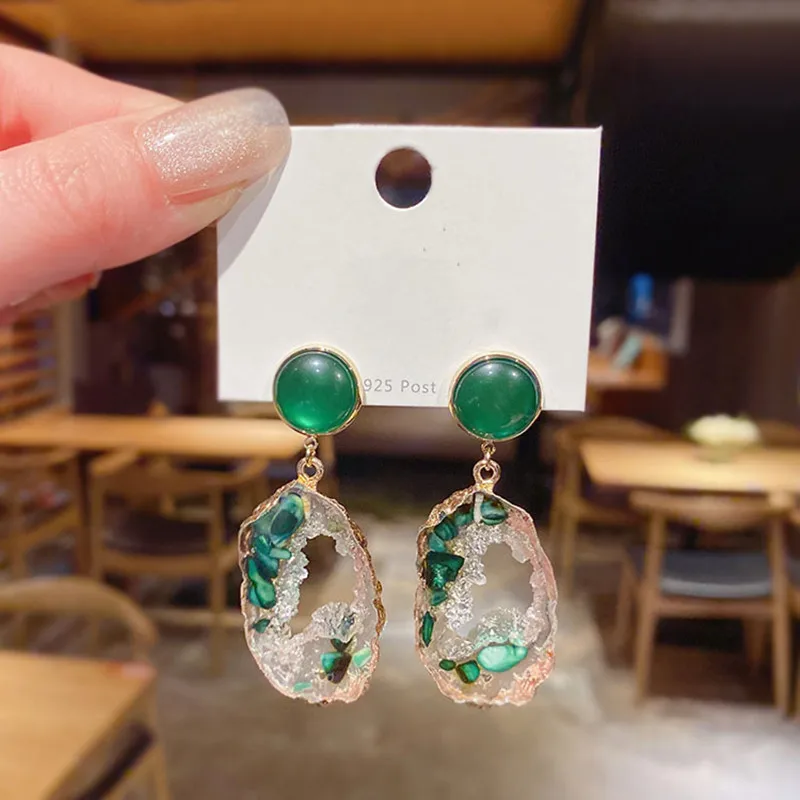 High sense of light luxury green irregular earrings female Bohemian retro French temperament earrings niche female
High sense of light luxury green irregular earrings female Bohemian retro French temperament earrings niche female