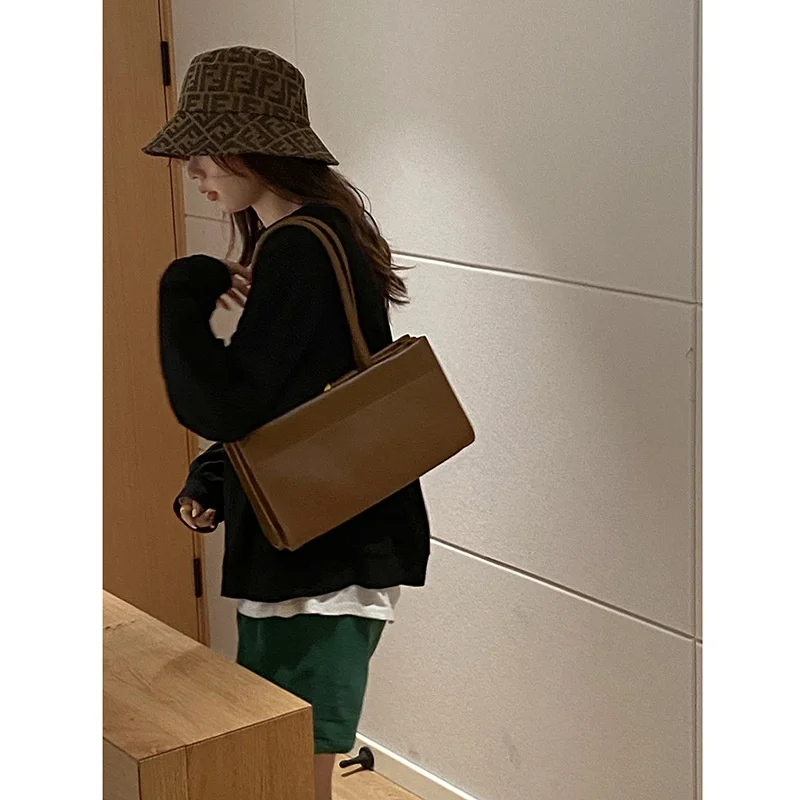 French Minority Armpit Bag Women's Winter New Fashion Tot Bag Foreign Style Hand Bag Shoulder Bag
French Minority Armpit Bag Women's Winter New Fashion Tot Bag Foreign Style Hand Bag Shoulder Bag