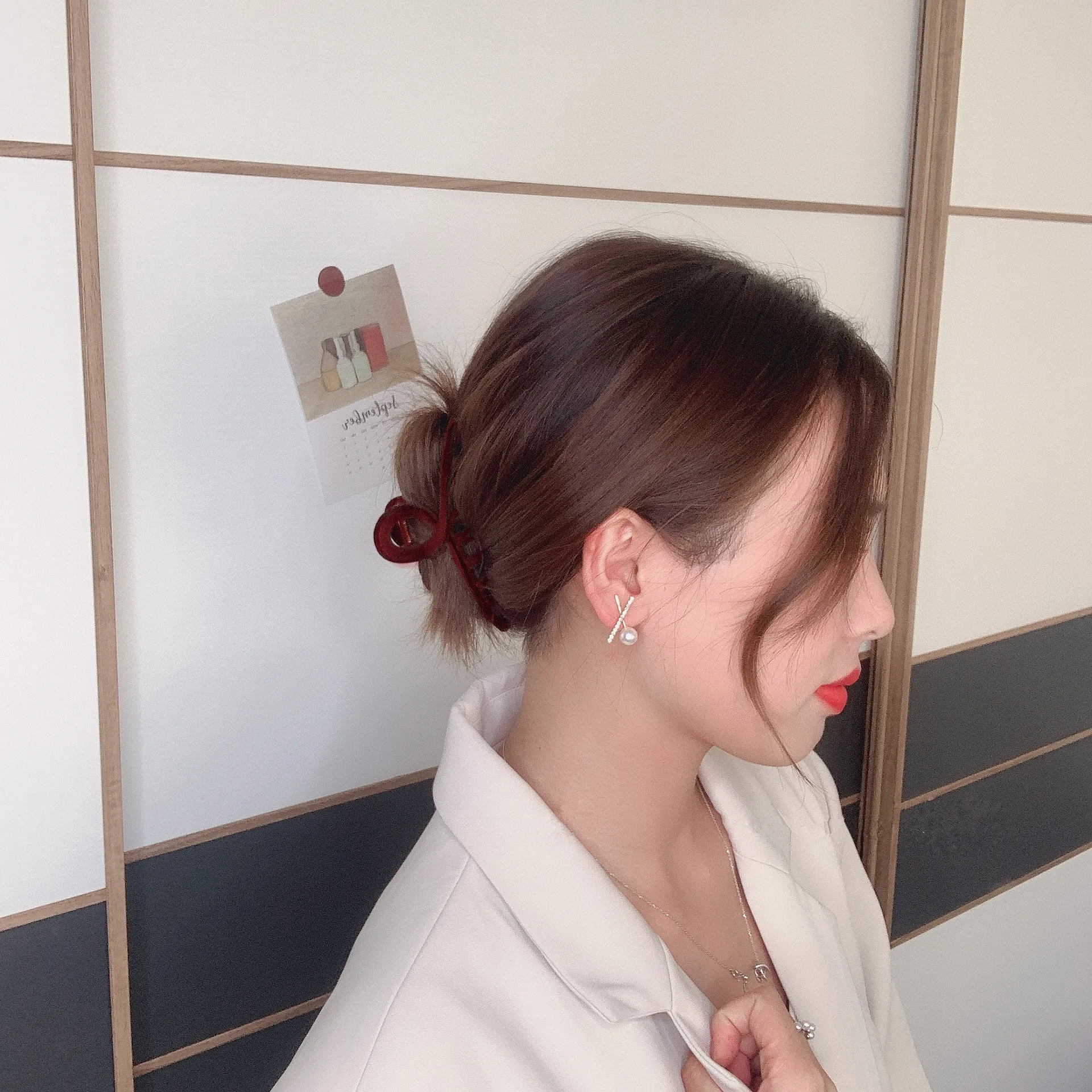 2021 Winter Frosted Velvet Hair Claws Elegant Hair Clips Barrettes Fashion Women Girls Headband Hairpins Hair Accessories
2021 Winter Frosted Velvet Hair Claws Elegant Hair Clips Barrettes Fashion Women Girls Headband Hairpins Hair Accessories