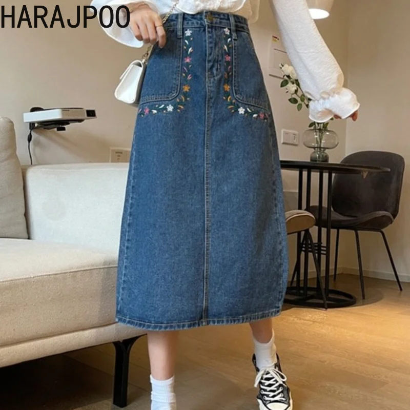 

Женская джинсовая юбка Harajpoo, демисезонная облегающая трапециевидная юбка с высокой талией и вышивкой в Корейском стиле, 2021
