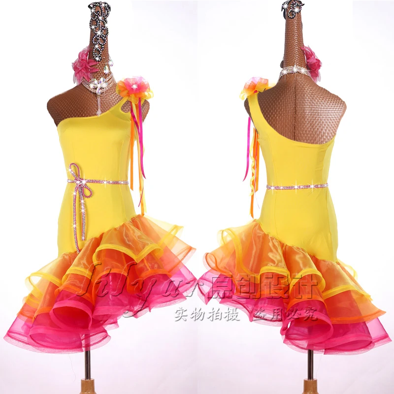 Latin skirt Latin skirt competition skirt performance skirt glittering yellow diamond custom children's dance skirt
Latin skirt Latin skirt competition skirt performance skirt glittering yellow diamond custom children's dance skirt