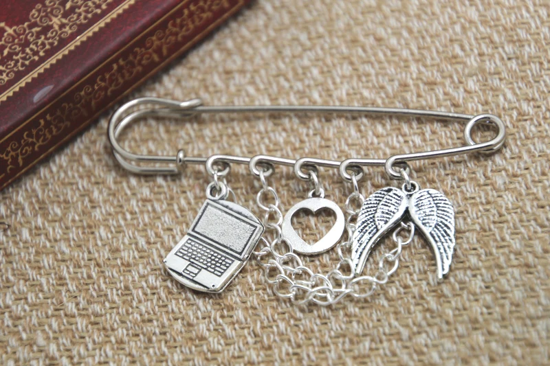 12pcs Supernatural inspired Sabriel themed charm with chain kilt pin brooch (50mm)
12pcs Supernatural inspired Sabriel themed charm with chain kilt pin brooch (50mm)