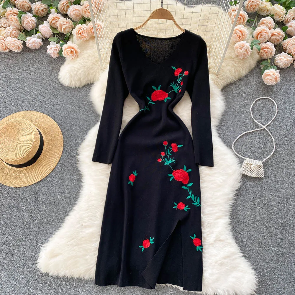 VANOVICH French Retro Rose Embroidery V-neck Black Knitted Split Dress 2022 Spring and Autumn New Elegant Dresses for Women
VANOVICH French Retro Rose Embroidery V-neck Black Knitted Split Dress 2022 Spring and Autumn New Elegant Dresses for Women