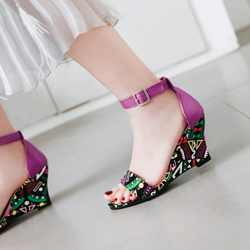 TAOFFEN Women Wedges Shoes Fashion Ankle Buckle Women Sandals Painted Print Open Toe Casual Outdoor Travel Footwear Size 33-43
TAOFFEN Women Wedges Shoes Fashion Ankle Buckle Women Sandals Painted Print Open Toe Casual Outdoor Travel Footwear Size 33-43