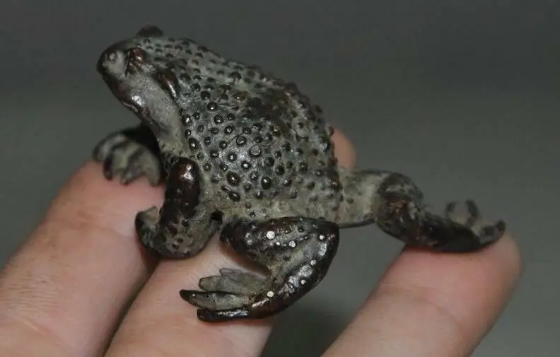 Старинная китайская бронза медный фэншуй Богатство животные Bufo статуэтки лягушка
Старинная китайская бронза медный фэншуй Богатство животные Bufo статуэтки лягушка